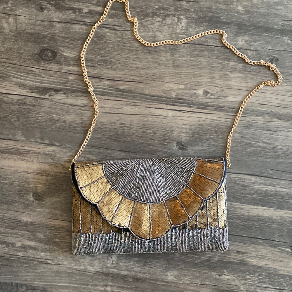 Crossbody with sequins